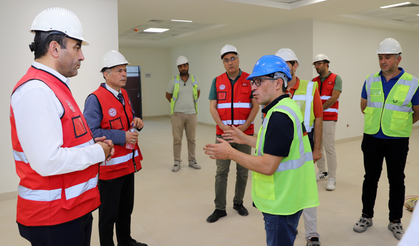 Şanlıurfa'ya İl Sağlık Müdürü Olarak Atanan Berk, Şehir Hastanesi'nde İncelemelerde Bulundu