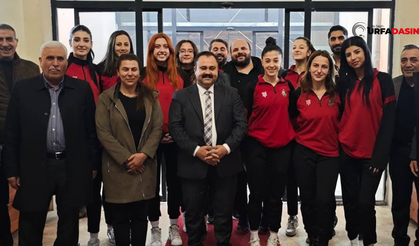 Viranşehir Kadın Voleybol Takımı ve Kulüp Yöneticilerinden Başkan İnan'a Ziyaret