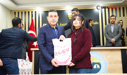 Başkan Özyavuz, Sınava Hazırlanan Gençlere Kaynak Kitap Dağıttı