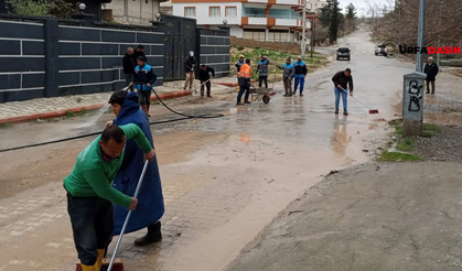 Birecik Ayran Mahallesi’nde Sel Sonrası Temizlik Çalışmaları Sürüyor
