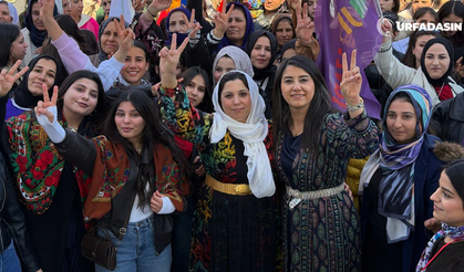 Şanlıurfa Suruç'ta Yüzlerce Kadın 8 Mart'ı Coşkuyla Kutladı