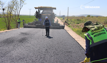 Şanlıurfa’da 14 Kilometrelik Grup Yolunda Asfaltlama Çalışması Devam Ediyor