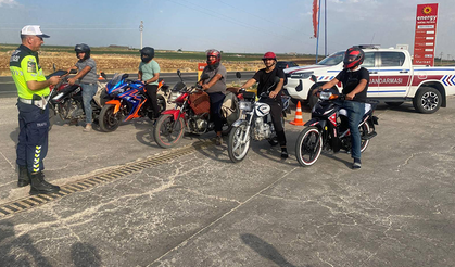 Şanlıurfa'da Motosiklet Sürücüleri Hem Denetlendi Hem Bilgilendirildi