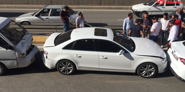 Urfa'da Zincirlama Kazada 3 Araç Birbirine Girdi