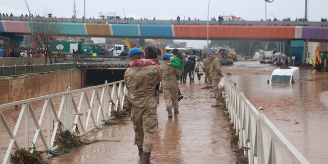 Selde Mahsur Kalanlar, Askerlerin Kurduğu Köprüyle Kurtarıldı