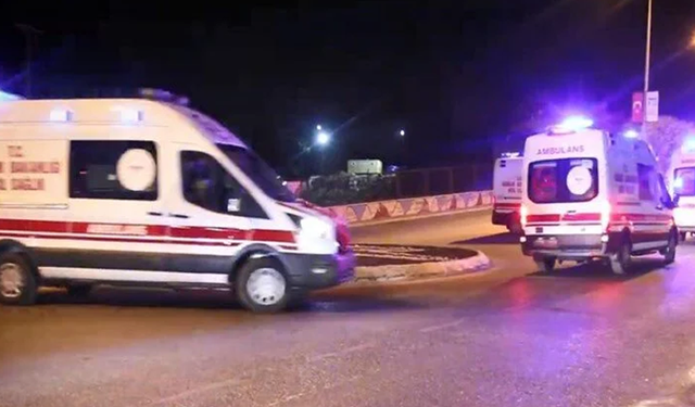 Şanlıurfa'da Kamyonet İle Otomobil Çarpıştı: 16 Yaralı