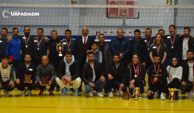 Viranşehir'de Öğretmenler Günü Voleybol Turnuvasının Şampiyonu Belli Oldu