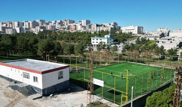 Urfa Büyükşehir’den Gençlere Bir Halı Saha Daha