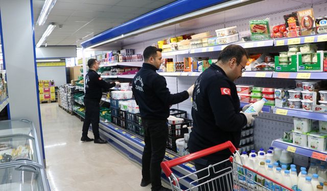 Haliliye Belediyesi Zabıta Ekipleri Marketlerde Etiket Denetimi Yaptı