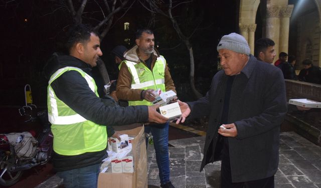 Viranşehir Belediyesi Regaib Kandilinde Vatandaşlara Kandil Simidi Dağıttı