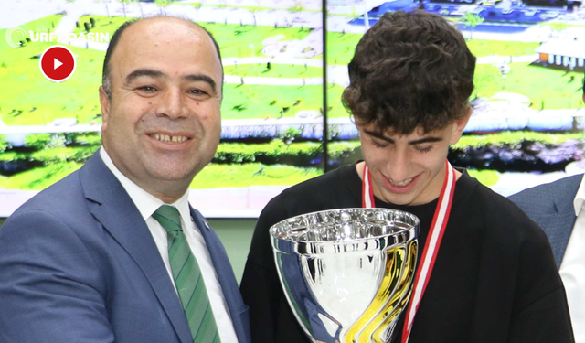 Karaköprü Belediyespor U-17 Takımının Şampiyonluk Kupası