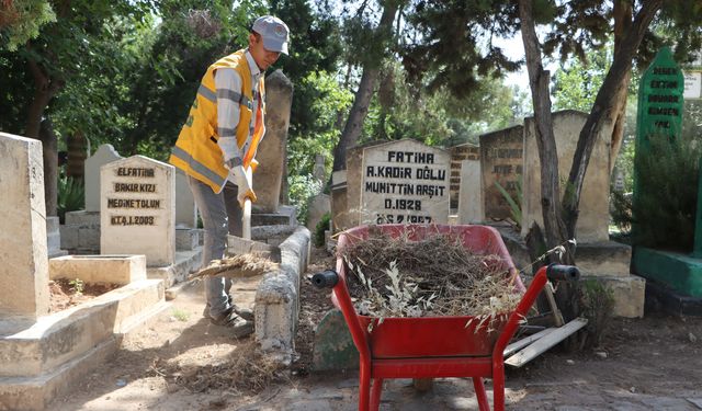 Şanlıurfa’da Mezarlıklarda Bayram Temizliği ve Bakımı Yapıldı