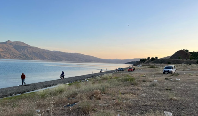 Urfa'dan Hazar Gölü'ne Pikniğe Gitti Serinlemek İsterken Canından Oldu