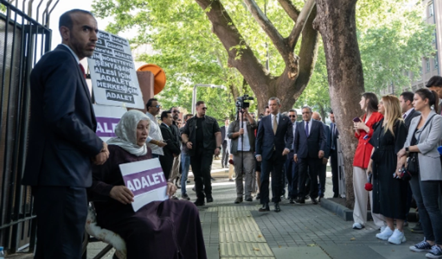 Özgür Özel, Emine Şenyaşar'ın taleplerini Cumhurbaşkanı'na iletecek