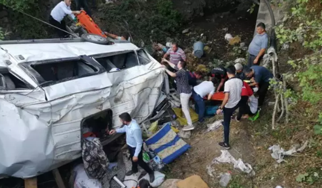 Şanlıurfalı Mevsimlik Tarım İşçileri Kaza Yaptı:1 Çocuk Hayatını Kaybetti 25 Kişi Yaralandı