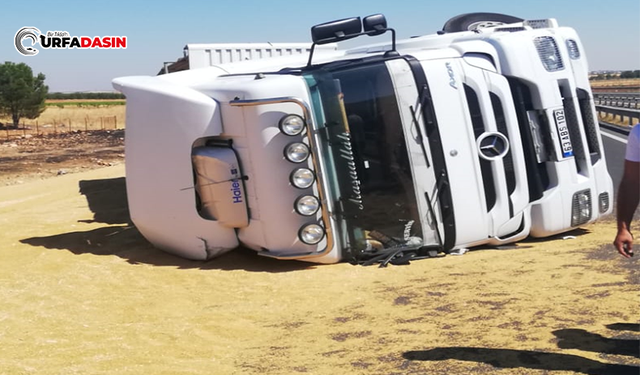 Hilvan'da Buğday Yüklü Tır Devrildi, Kara Yolu Bir Süre Trafiğe Kapandı