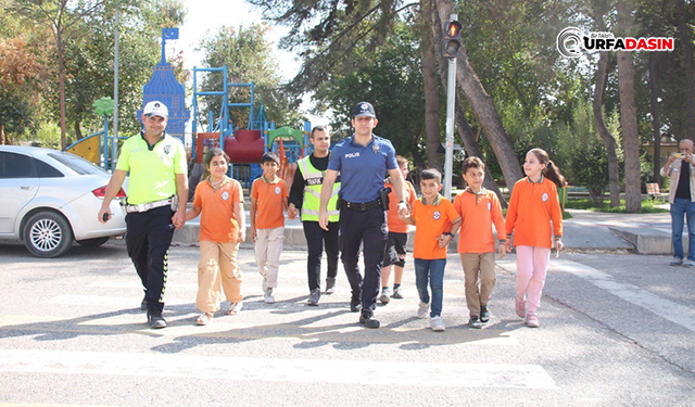 Polislerden Okul Önünde Hem Eğitim Hem Denetim