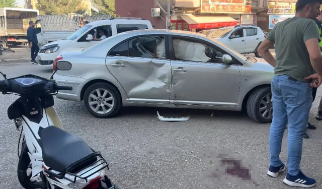 Otomobile Çarpan Motosikletin Sürücüsü, Cama Saplanarak Ağır Yaralandı