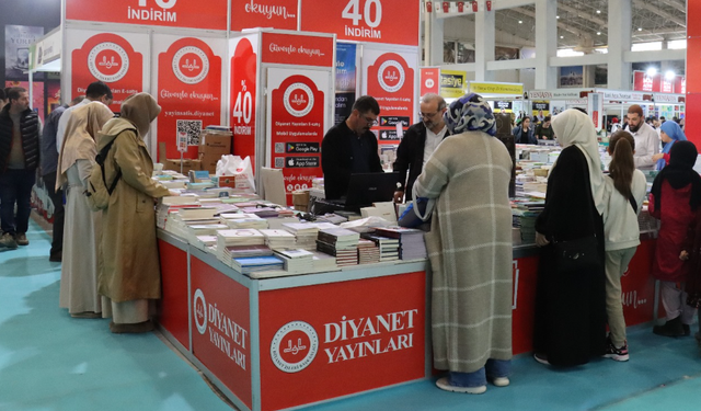 Urfa Kitap Fuarında Diyanet Yayınları Kitapseverlerle Buluştu