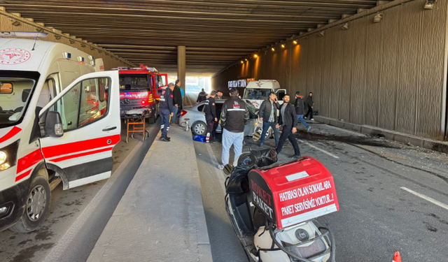 Şanlıurfa'da Alt Geçitte Trafik Kazası;Yaralılar Var