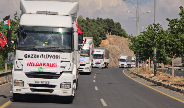 Şanlıurfa'dan Tırlar, Refah Sınır Kapısı Açılsın Diye Yola Çıktı