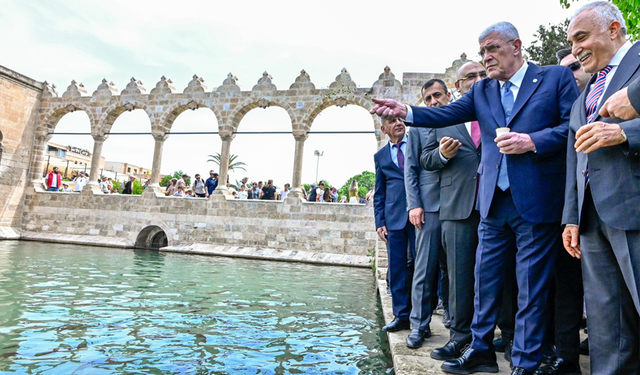 İYİ Parti Genel Başkanı Dervişoğlu Balıklıgöl'ü Ziyaret Etti, Balıklara Yem Attı
