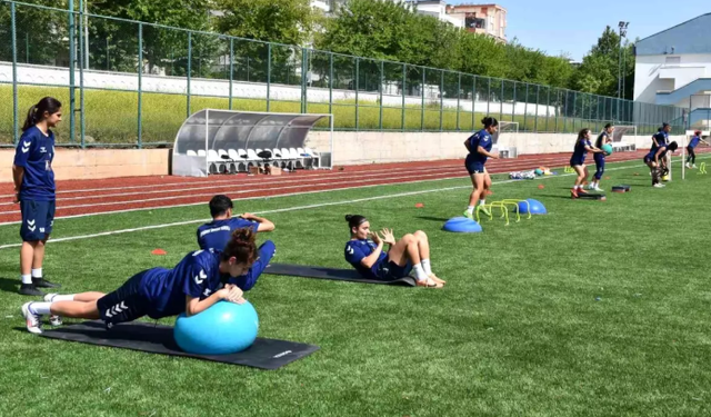 Siverek Kadın Futbol Takımı Play-Off'a Yükseldi