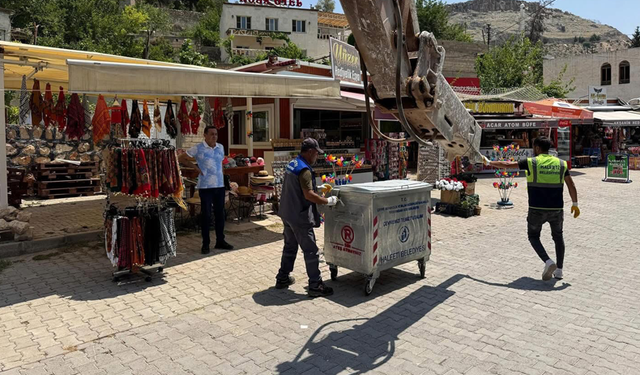 Halfeti'ye Modern Çöp Konteynerleri Yerleştirildi