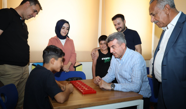AK Parti Şanlıurfa İl Başkanı Günbegi, Gençlik Merkezinde Gençlerle