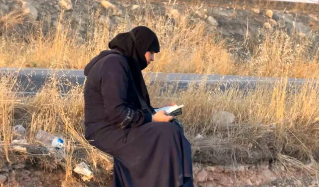 Şanlıurfa'da Kazada Sağ Kurtulan Kadın Takla Atan Aracının Başında Kuran Okudu