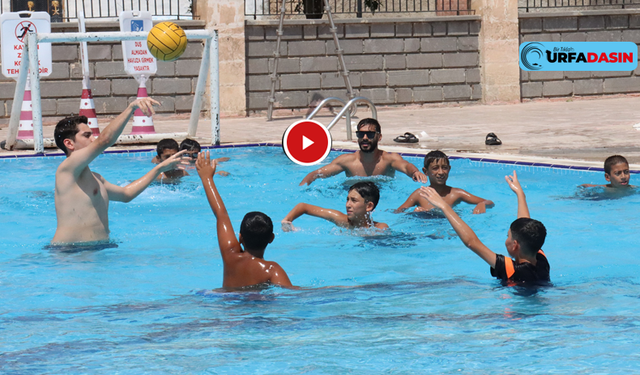 Şanlıurfa’da Ücretsiz Yüzme Havuzlarında Çocukların Su Topu Keyfi