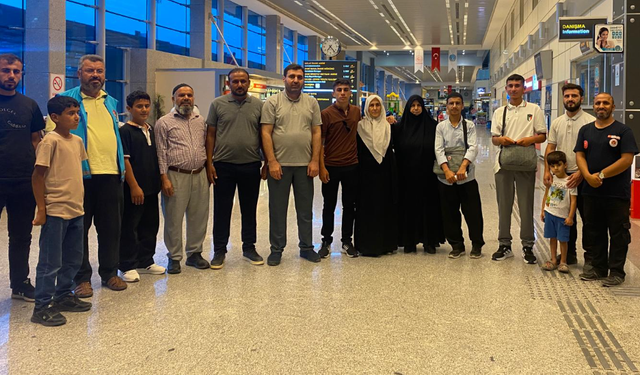 Şanlıurfa’da Umre Ödülü Kazanan Öğrenciler Kutsal Topraklara Uğurlandı