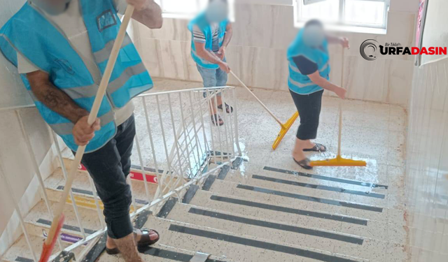 Okulları Denetimli Serbestlik Yükümlüleri Temizliyor