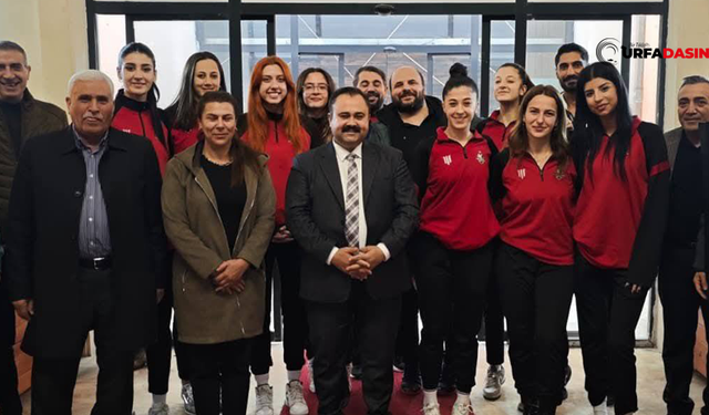 Viranşehir Kadın Voleybol Takımı ve Kulüp Yöneticilerinden Başkan İnan'a Ziyaret
