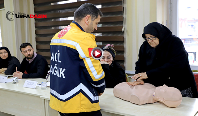 68 Yaşındaki Naciye Teyze Herkese Örnek Oldu: İlk Yardım Kursunda Eğitim Alıyor