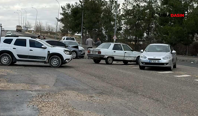 Şanlıurfa'da 5 Otomobil, Zincirleme Kazaya Karıştı