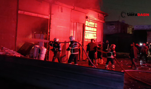 Şanlıurfa'da Hurdacı Dükkanında Kokutan Yangın