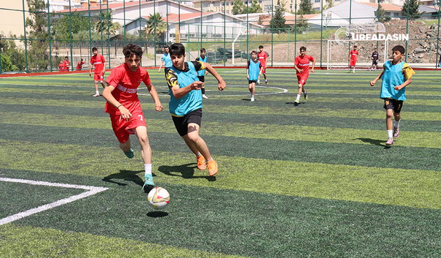 Şanlıurfa'da Okullararası Futbol Turnuvasında Mücadele Başladı