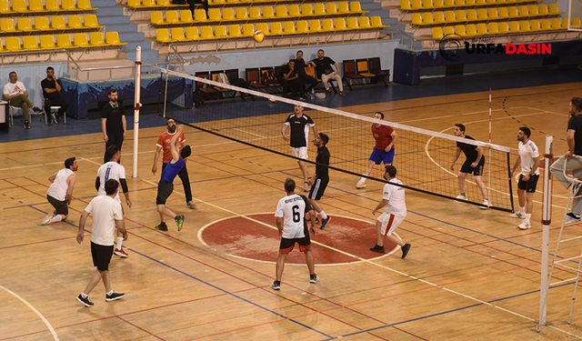 Siverek'te Gerçekleştirilen 36 Takımlı Okullar Arası Voleybol Turnuvası Sürüyor