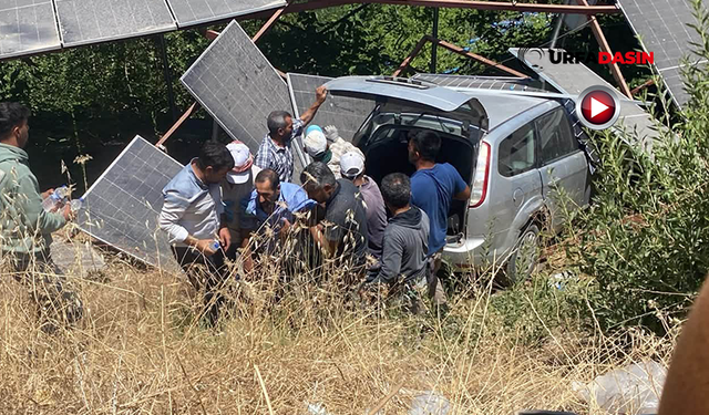 Şanlıurfa'da Yabancı Plakalı Otomobil GES Tarlasına Devrildi: 2 Yaralı