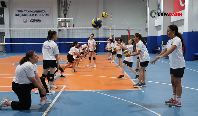Şanlıurfa'da Kız Çocukları, Voleybol Kursuna İlgi Gösteriyor