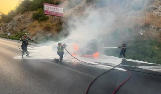 İtfaiyecilerin İlk Kez Başına Geliyor, Elektrikli Aracı Söndürmek 12 Saatlerini Alıyor