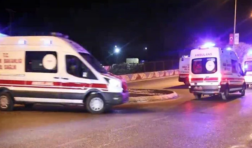 Şanlıurfa'da Kamyonet İle Otomobil Çarpıştı: 16 Yaralı