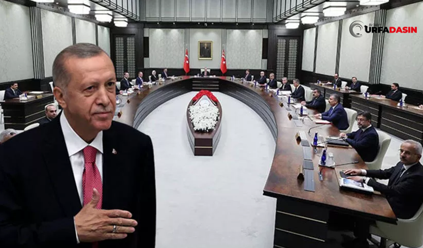 Kabine Toplanıyor Masada Neler Var?