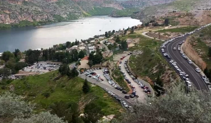 Urfa Halfeti'de Turistlere "Pes" Dedirten Dayatma!
