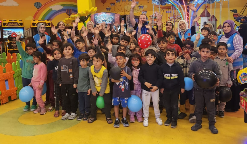 Şanlıurfa’da Yetimler Gününde Minikler Sevindirildi