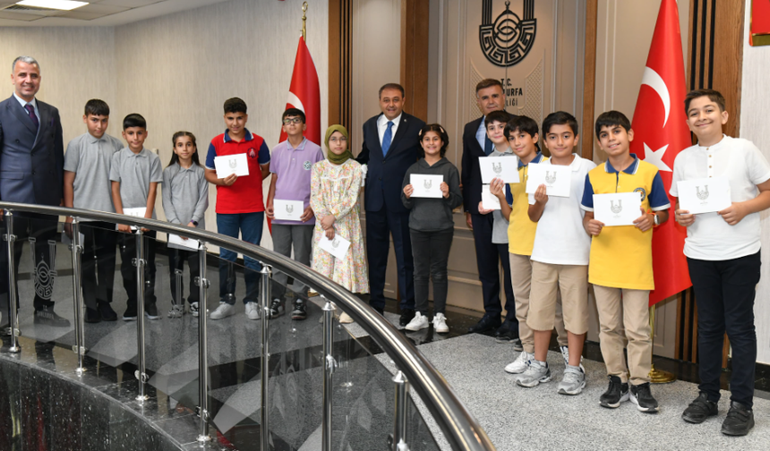 Şanlıurfa Valisi Hasan Şıldak Bursluluk Sınavı’nda Türkiye Birincisi Olan Öğrencilerle Buluştu