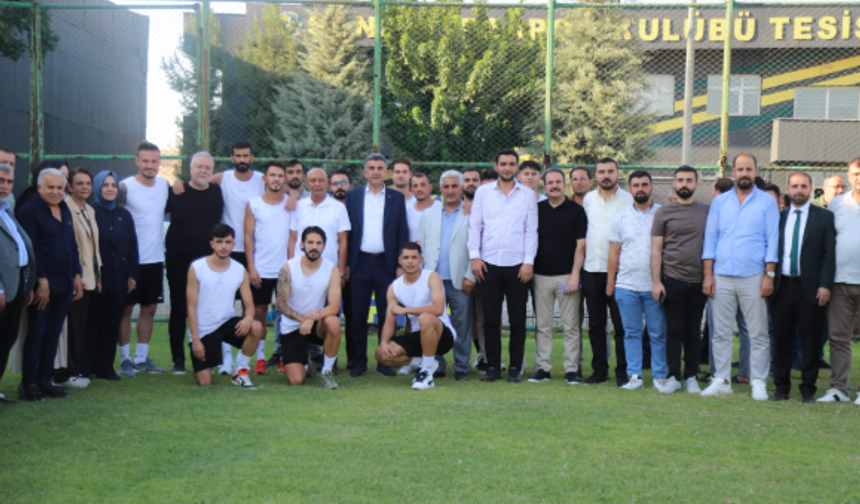 AK Parti İl Başkanı Günbegi Şanlıurfaspor'u Ziyaret Etti