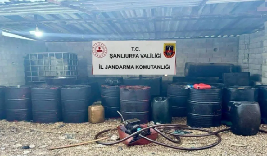 Şanlıurfa'nın Suriye Sınırındaki Akçakale'de 3 bin 900 Litre Kaçak Akaryakıt Ele Geçirildi