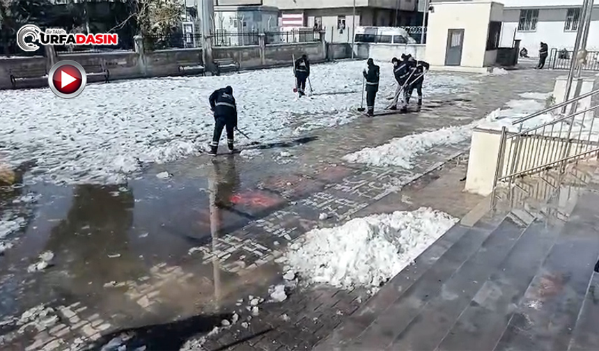Eyyübiye'deki Okullarda Kar ve Buzlar Temizleniyor